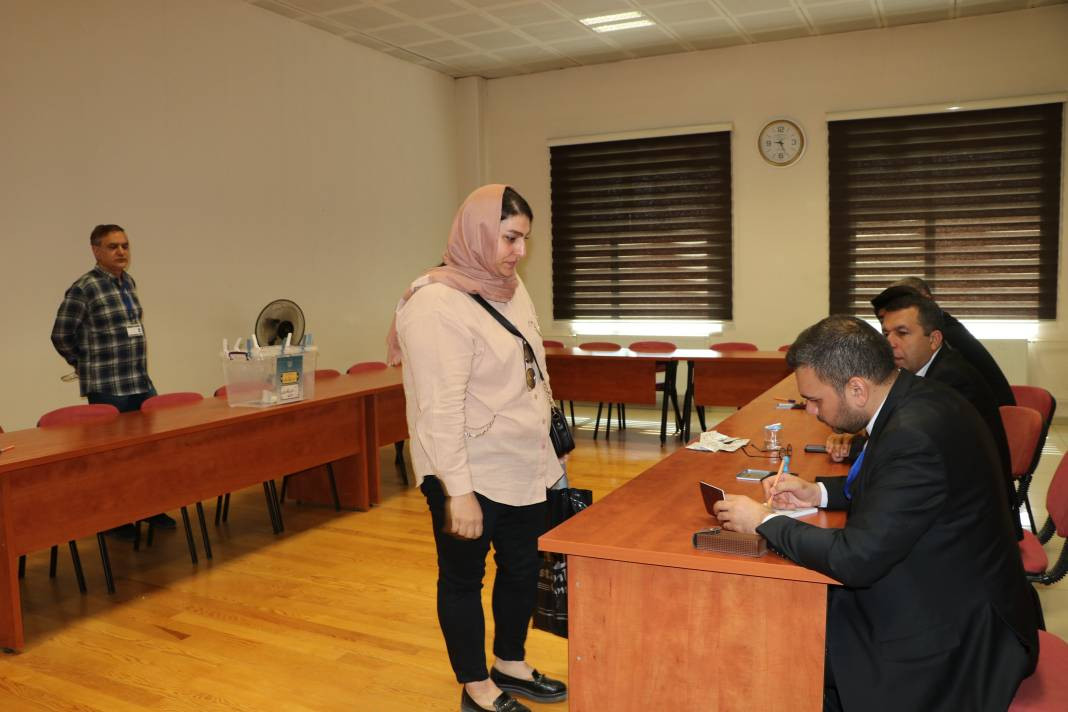 İran sandık başında! Reisi'nin halefi kim olacak? - Resim: 31